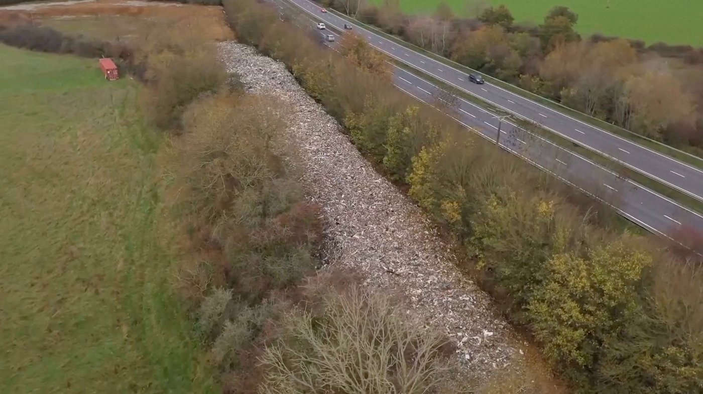 Mountain of illegally dumped trash near Oxford river causes outcry in England | iNFOnews.ca