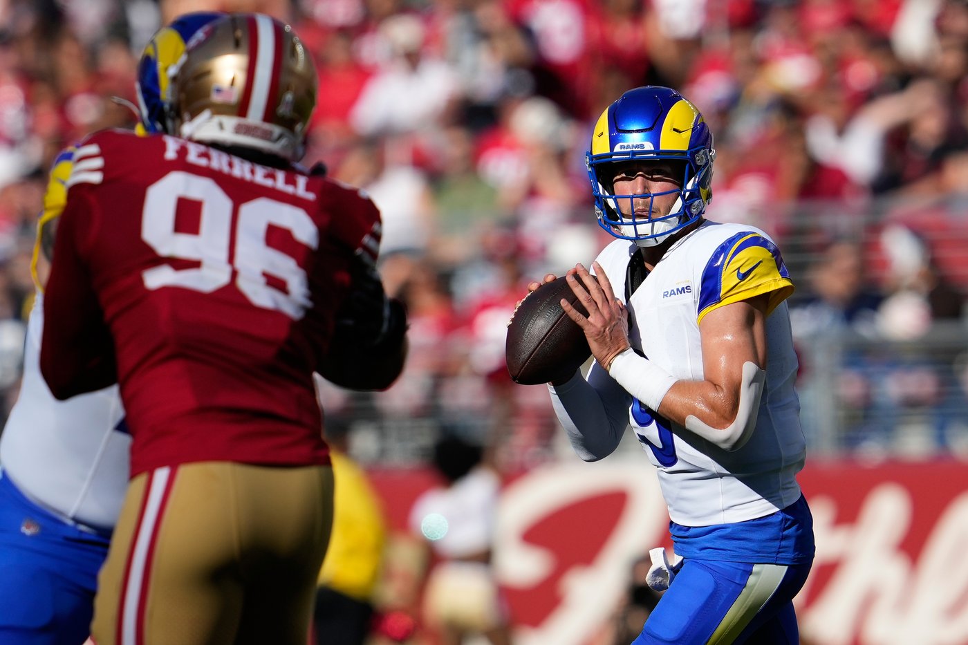 Matthew Stafford throws 4 TDs as Rams beat 49ers 42-26 for their 4th straight win | iNFOnews.ca