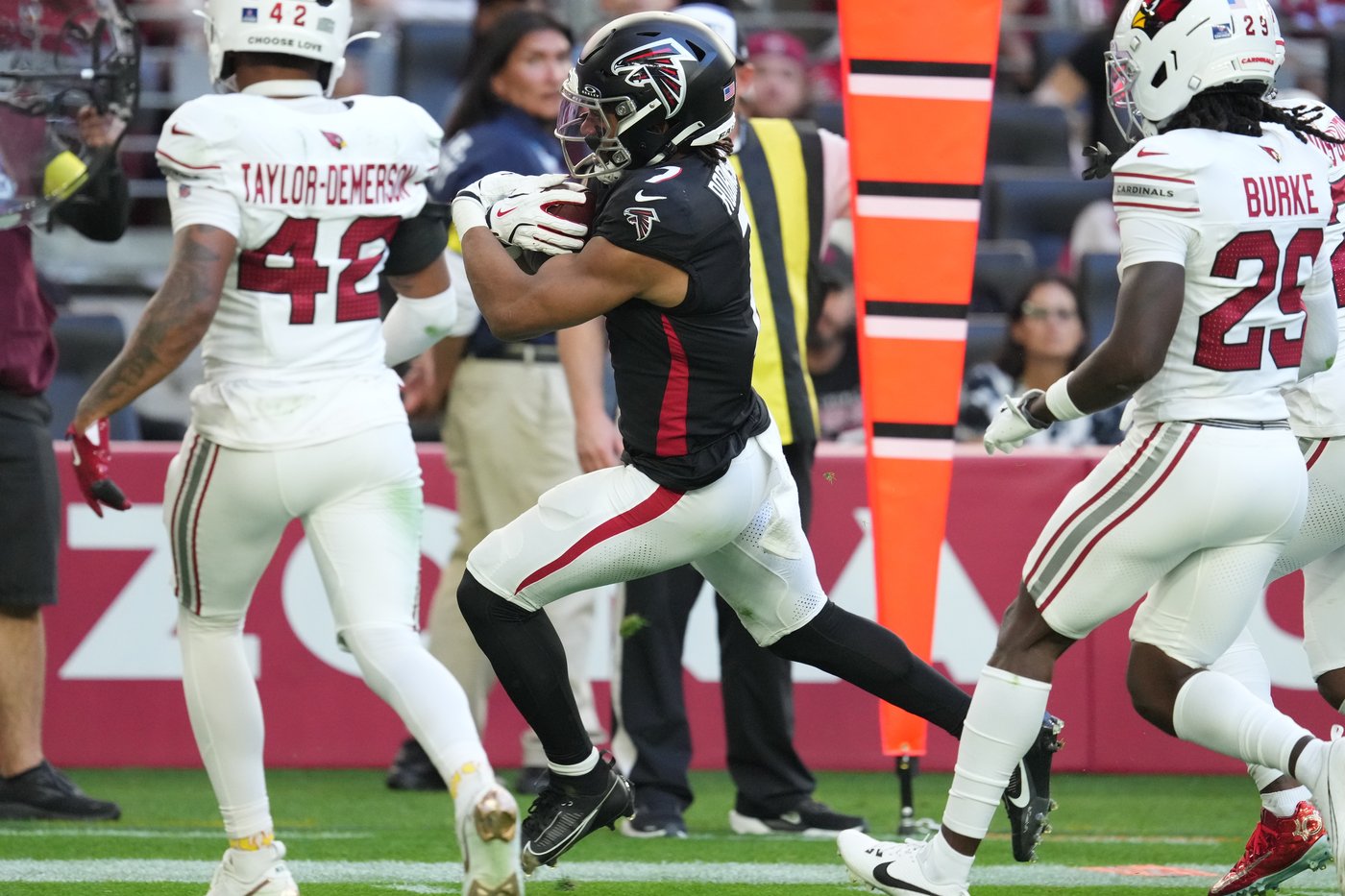 Bijan Robinson becomes 3rd Falcons player with 2,000 scrimmage yards in a season | iNFOnews.ca
