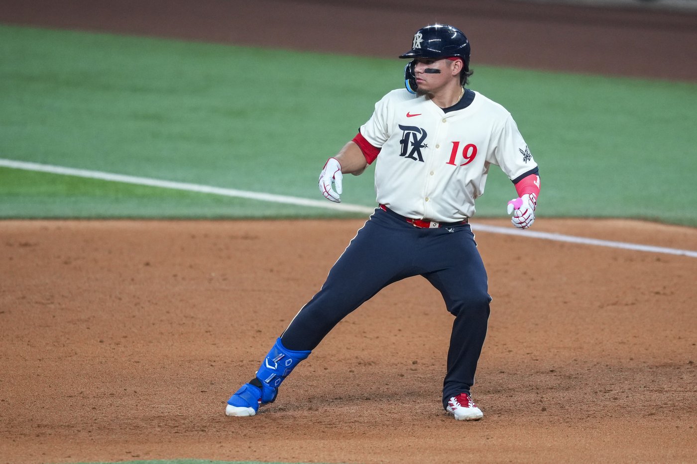 Marlins beat slumping Rangers 6-4 in 12 innings for fourth straight win | iNFOnews.ca