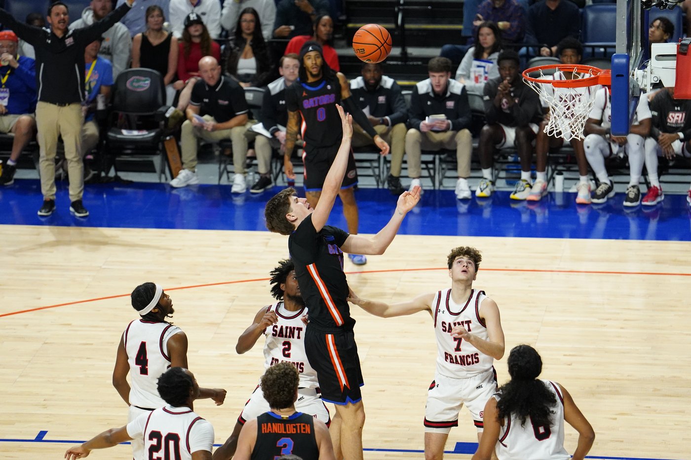 World's tallest teen dunks for first college field goal as No. 23 Florida routs Saint Francis | iNFOnews.ca