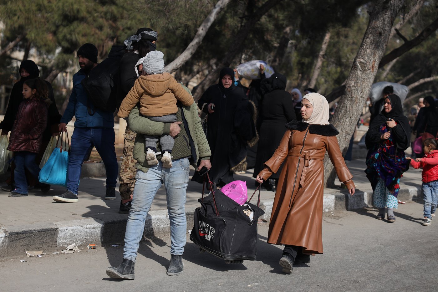 Photos of Syrians fleeing violence in Aleppo | iNFOnews.ca