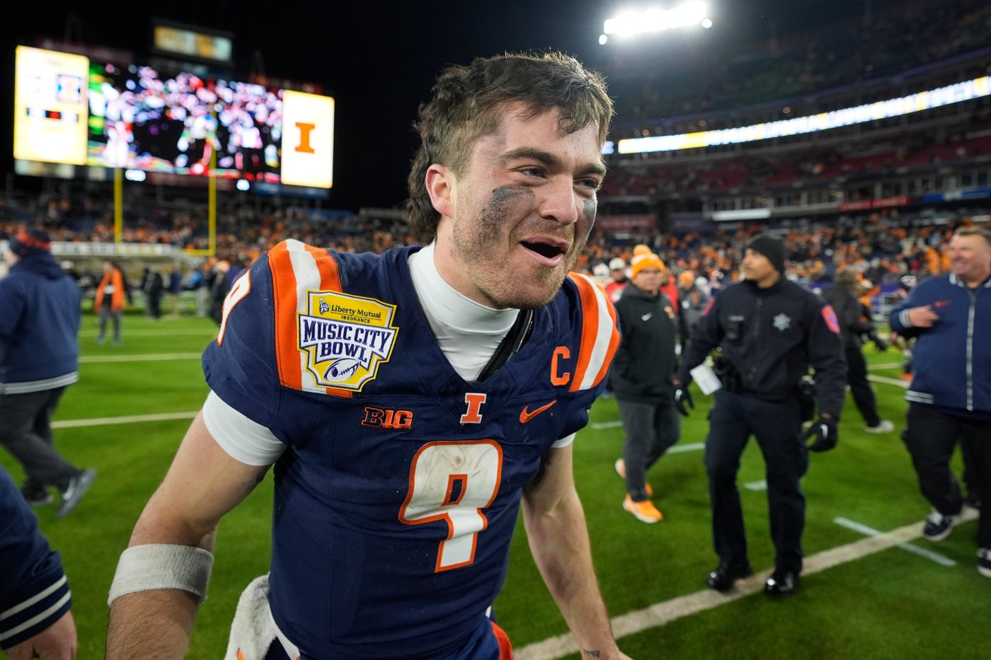 Illinois beats Tennessee in the Music City Bowl to keep Big Ten undefeated this bowl season | iNFOnews.ca