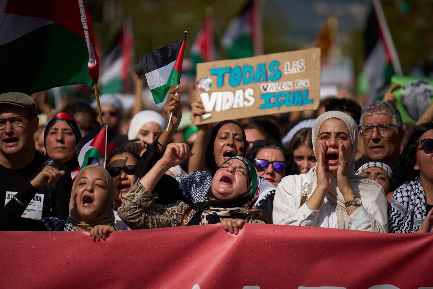 Tens of thousands march in Barcelona to protest against Israel's war in Gaza | iNFOnews.ca