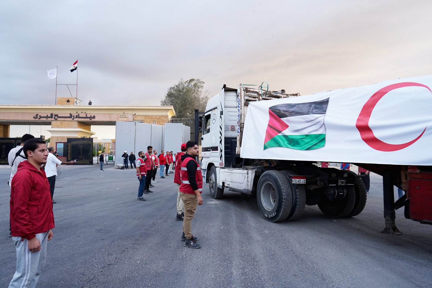 Preparations begin to ramp up aid in Gaza as ceasefire brings hope for end to 2-year war | iNFOnews.ca