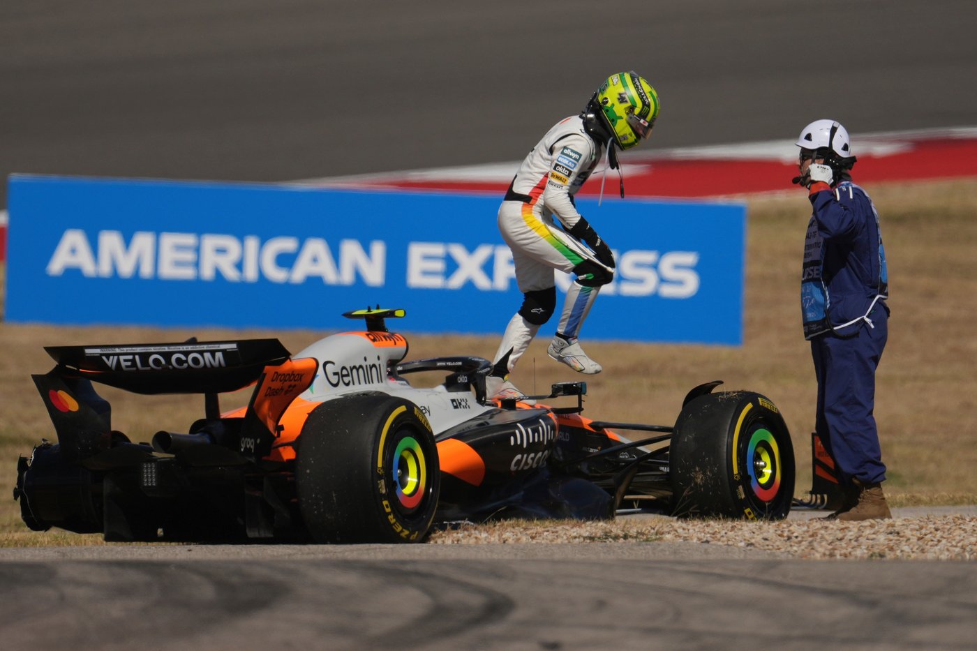 Verstappen earns easy US Grand Prix sprint win after McLaren title leaders crash out on 1st lap | iNFOnews.ca Verstappen earns easy US Grand Prix sprint win after McLaren title leaders crash out on 1st lap | iNFOnews.ca