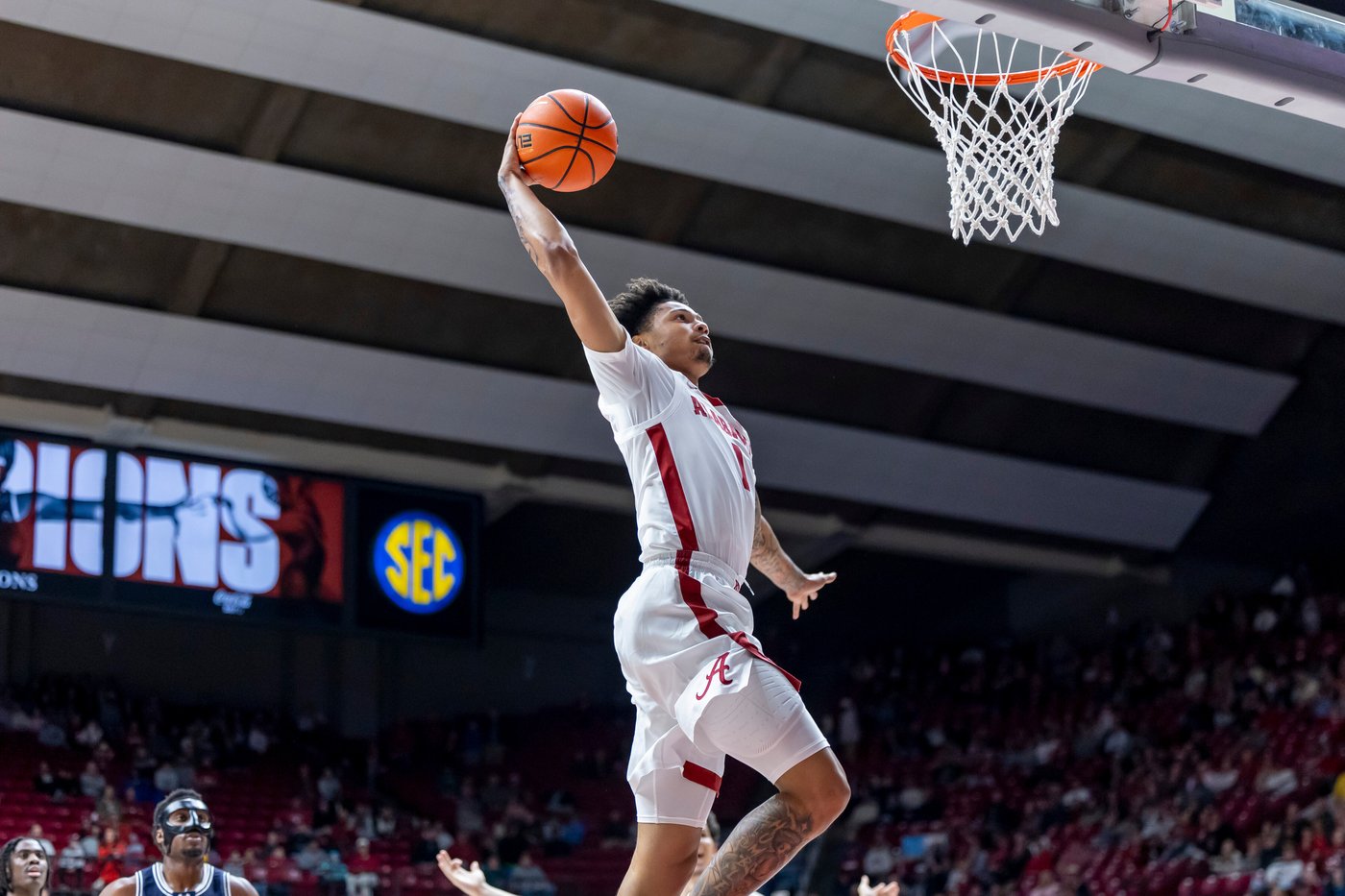 Holloway's career-high 26 points lead No. 14 Alabama over Yale, 102-78 | iNFOnews.ca
