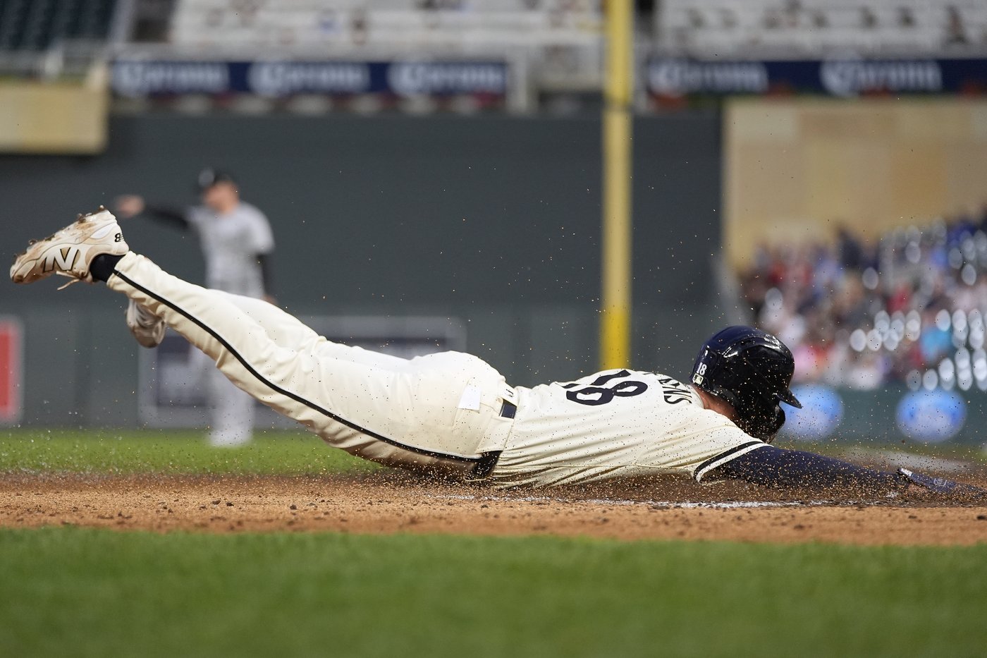 Benintendi's two-HR, four-hit day propels White Sox past Twins | iNFOnews.ca Benintendi's two-HR, four-hit day propels White Sox past Twins | iNFOnews.ca
