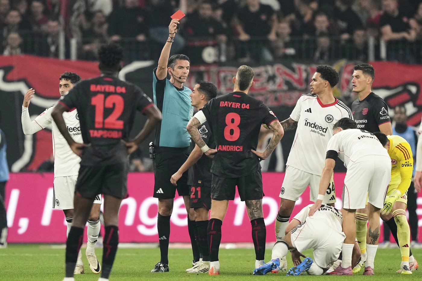 Leverkusen fights past in-form Frankfurt to earn first Bundesliga win | iNFOnews.ca