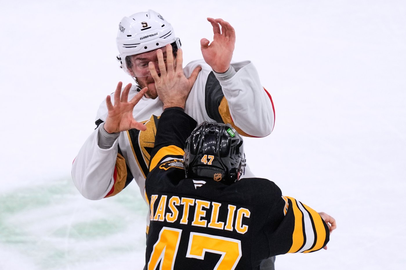 Bruins strike early, hold off Golden Knights 4-3 for 9th win in 11 games. | iNFOnews.ca Bruins strike early, hold off Golden Knights 4-3 for 9th win in 11 games. | iNFOnews.ca