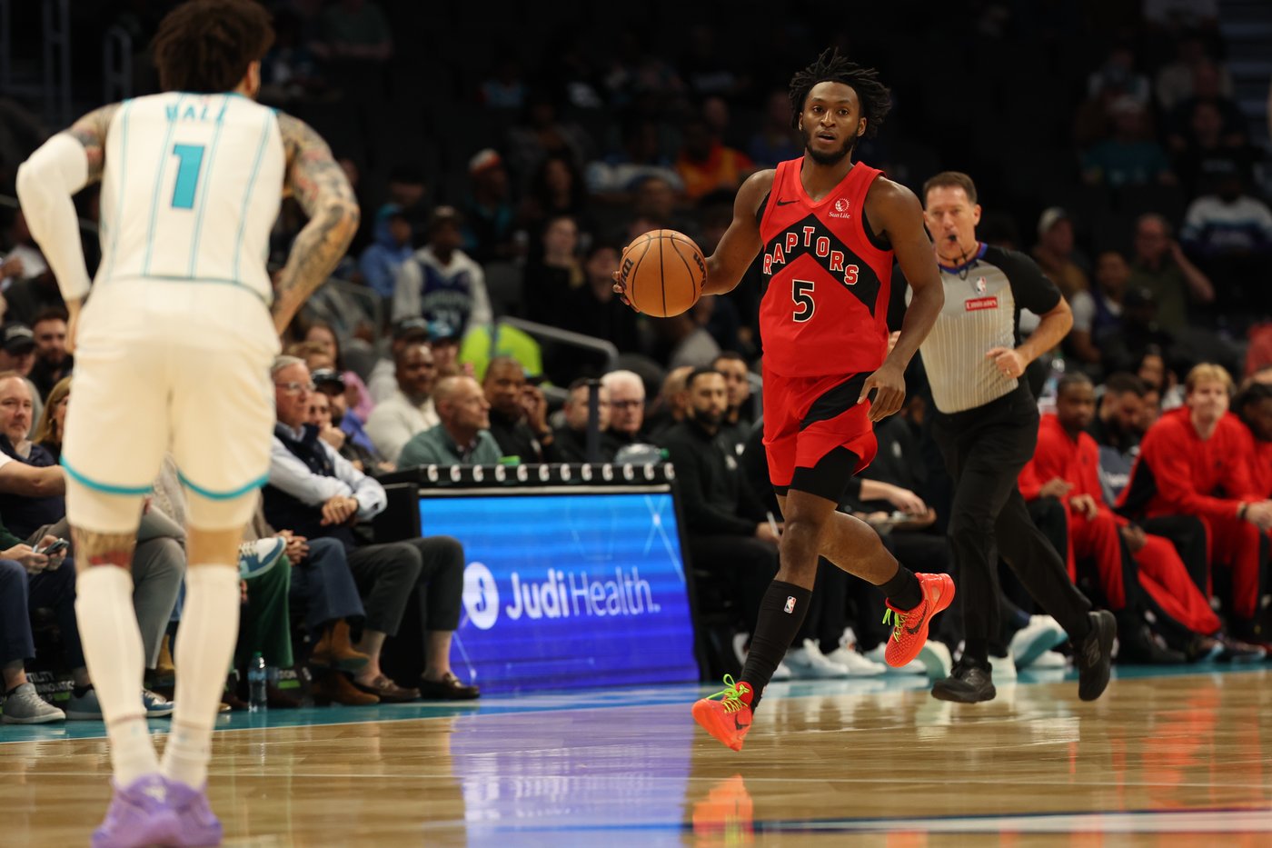Quickley's 3-pointer at the buzzer sends the Raptors past the Hornets 97-96 for 5th win in 6 games | iNFOnews.ca