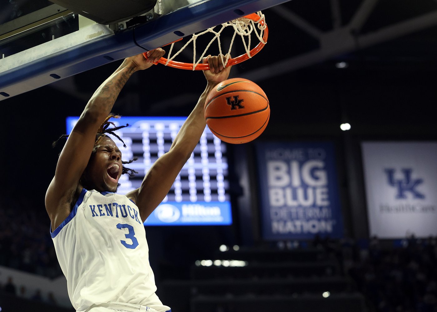 Dixon delivers late as No. 16 North Carolina wins 67-64 at No. 18 Kentucky | iNFOnews.ca