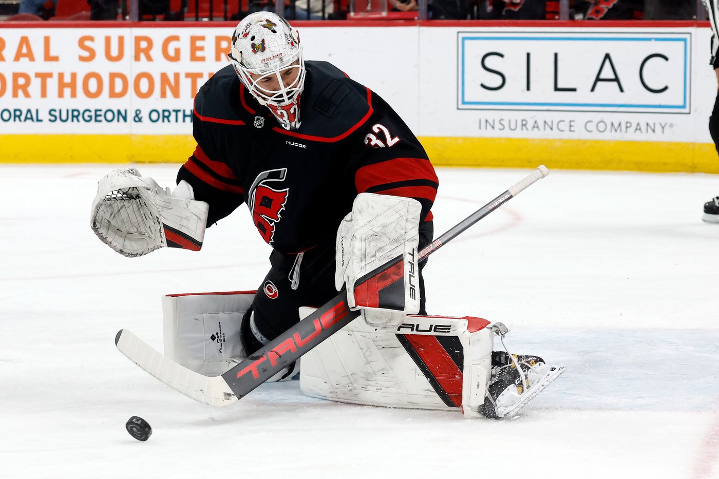 Jarvis scores a hat trick as Hurricanes pull away in third period to beat Jets 5-1 | iNFOnews.ca