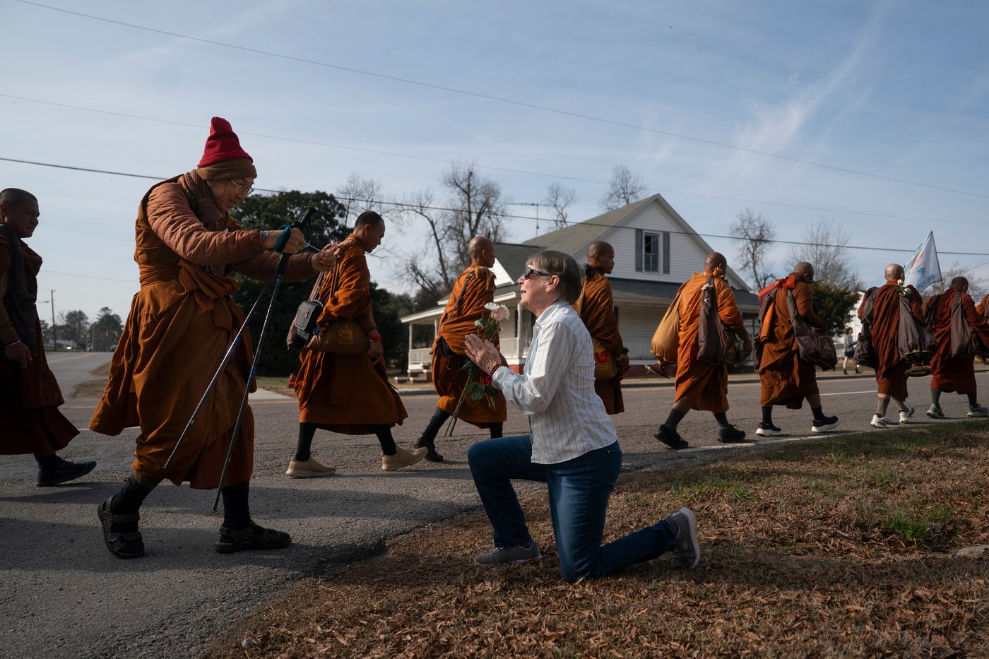 Buddhist monks and their dog captivate Americans while walking for peace | iNFOnews.ca