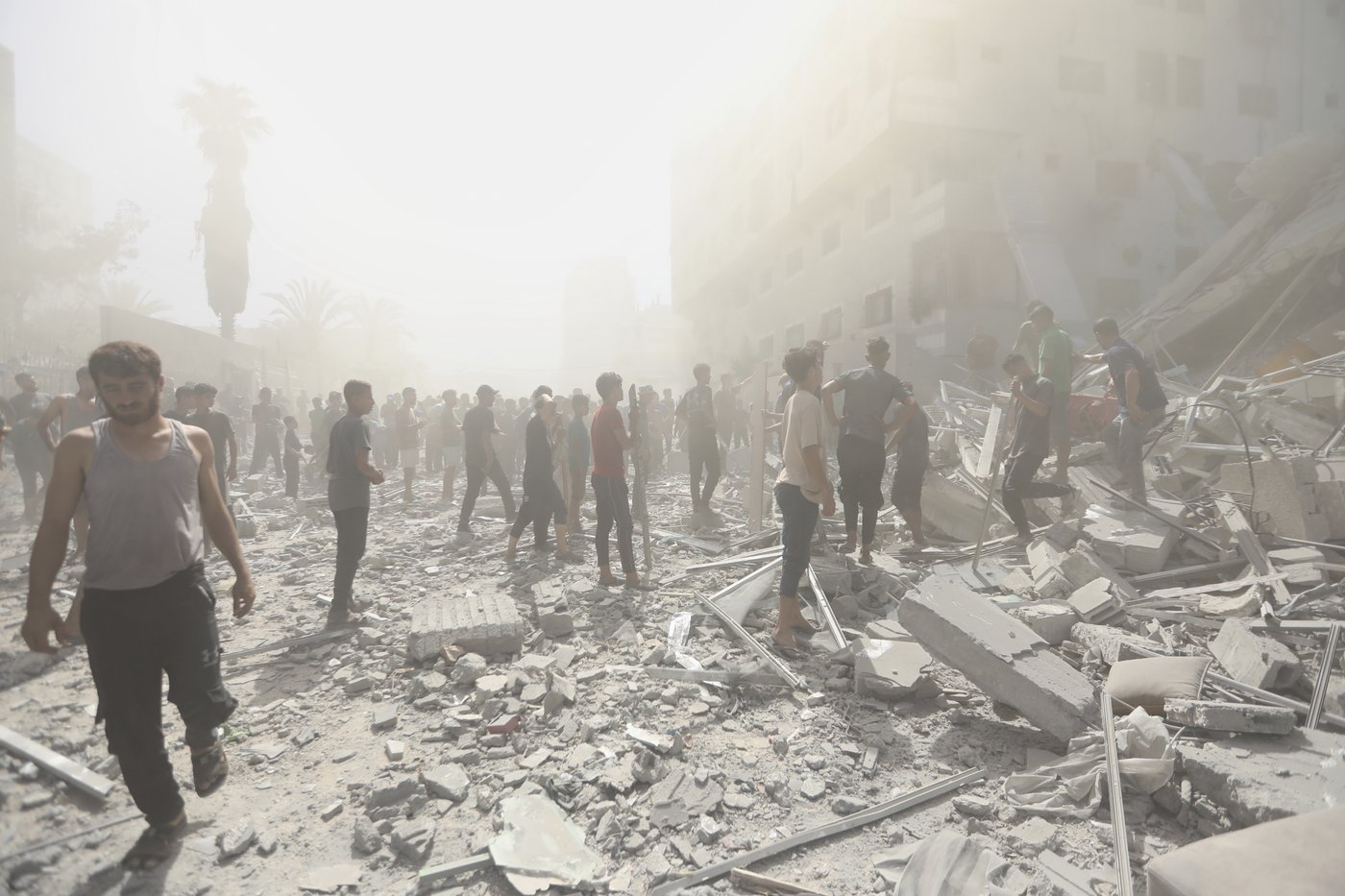 A rushed rescue saves Gaza archeological items before an Israeli strike on a warehouse | iNFOnews.ca