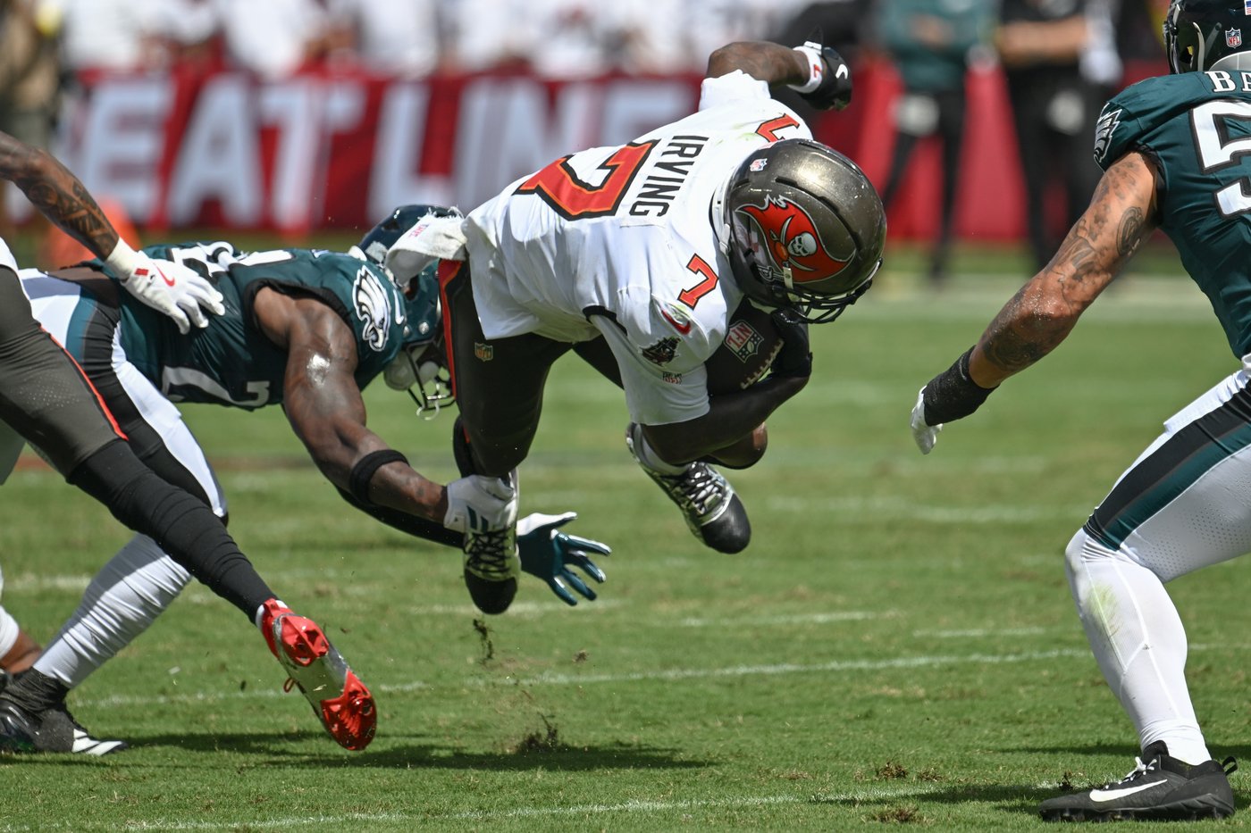 Fake tush push and special teams TD help Eagles beat Bucs 31-25 to stay undefeated | iNFOnews.ca
