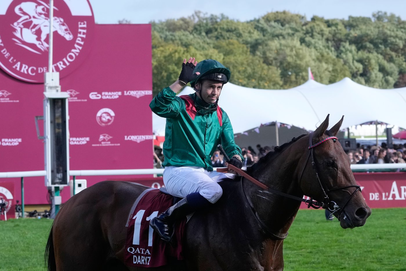 Daryz's thrilling comeback secures victory at the Prix de l’Arc de Triomphe | iNFOnews.ca