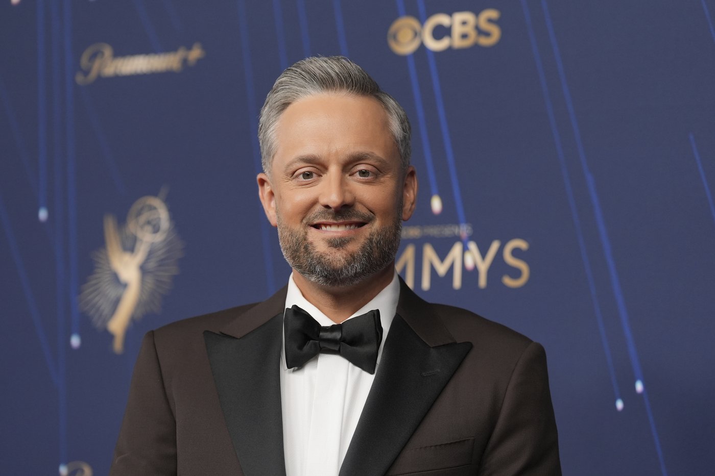 Emmys host Nate Bargatze pokes fun at the TV industry and fails with gag to keep speeches short | iNFOnews.ca