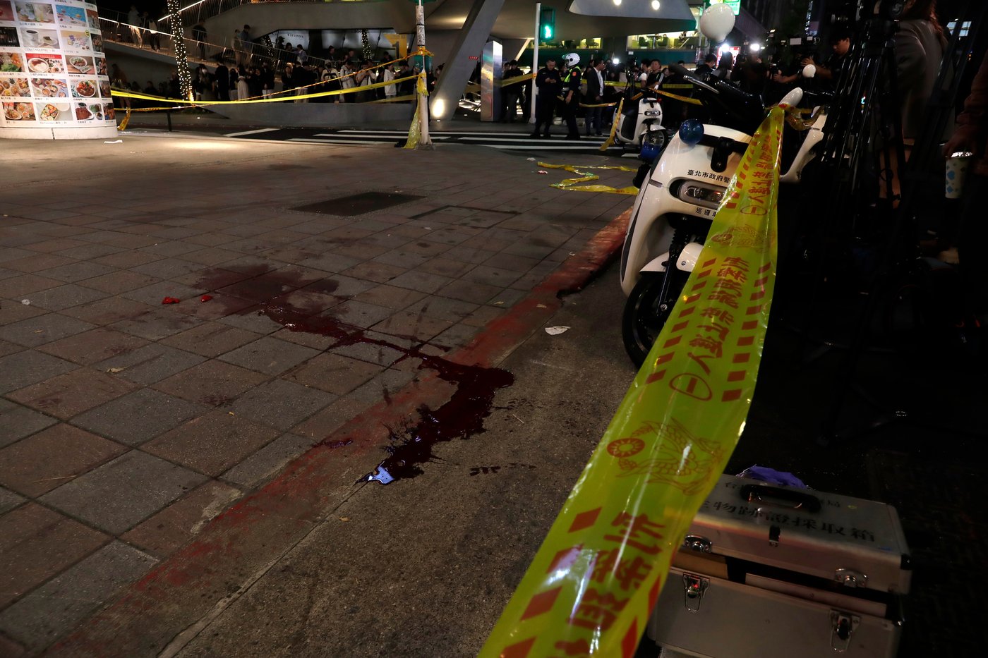 3 killed in Taiwan knife attack, with the suspect later falling to his death from a department store | iNFOnews.ca