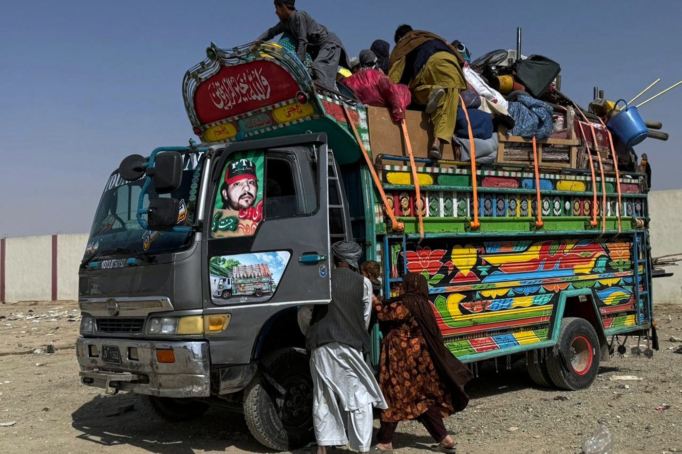 Afghanistan and Pakistan pledge to respect ceasefire after more than a week of deadly fighting | iNFOnews.ca Afghanistan and Pakistan pledge to respect ceasefire after more than a week of deadly fighting | iNFOnews.ca