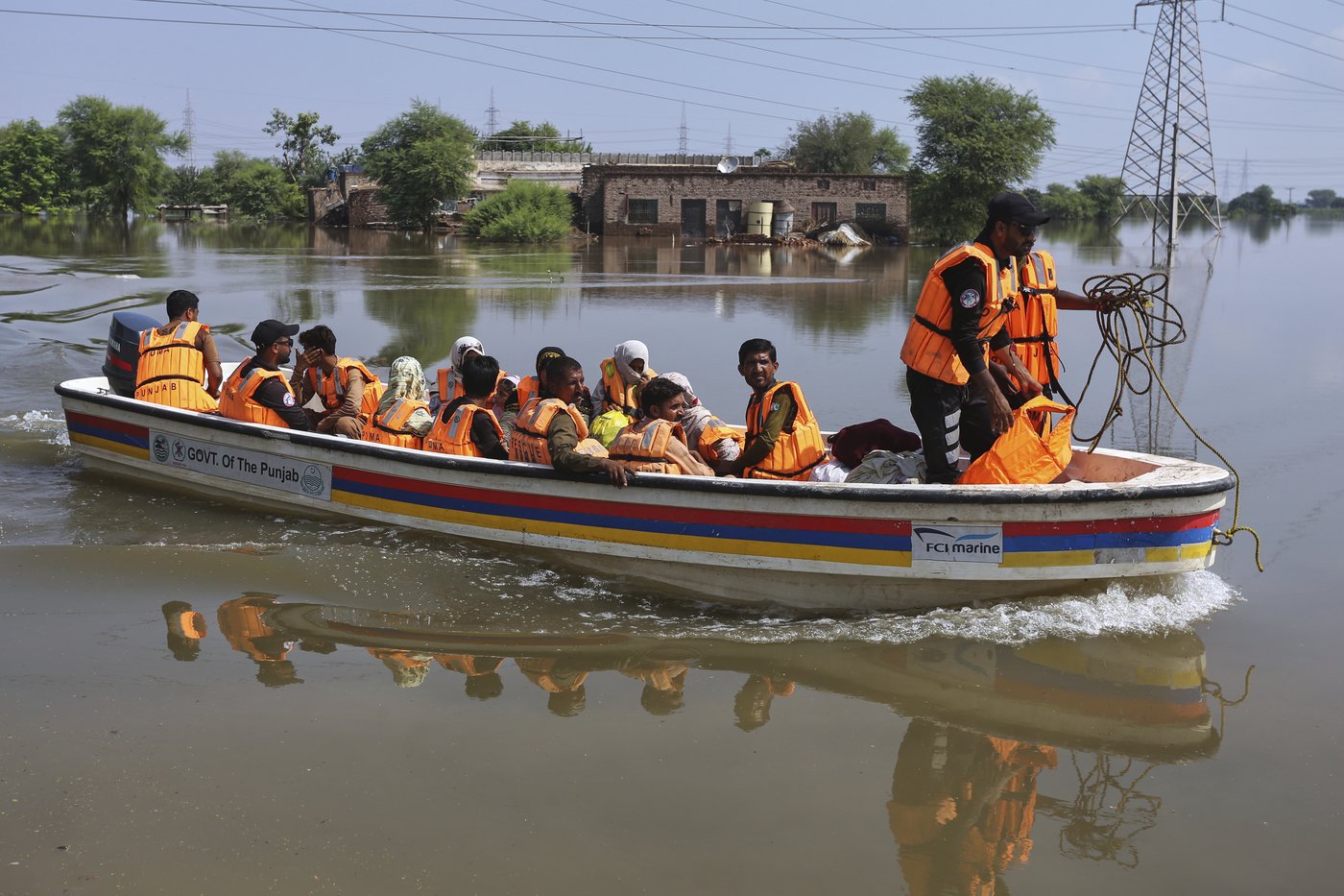 Rescuers in Pakistan scramble to save residents as swollen rivers reach dangerous levels | iNFOnews.ca