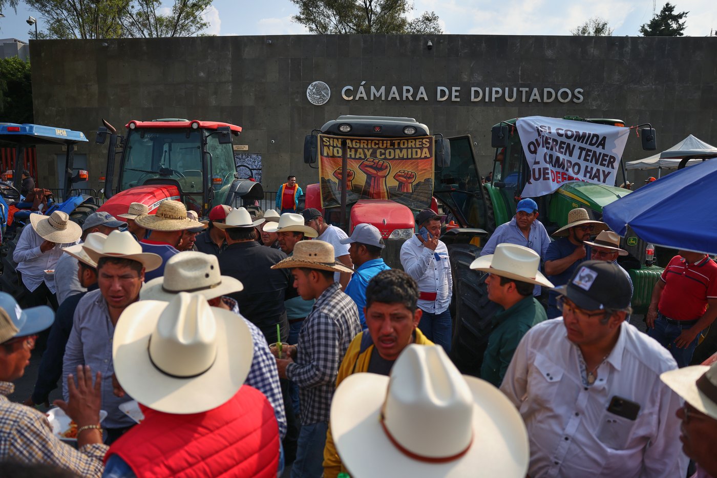 Farmers block Mexico's Congress with tractors in protest against new national water law proposal | iNFOnews.ca Farmers block Mexico's Congress with tractors in protest against new national water law proposal | iNFOnews.ca