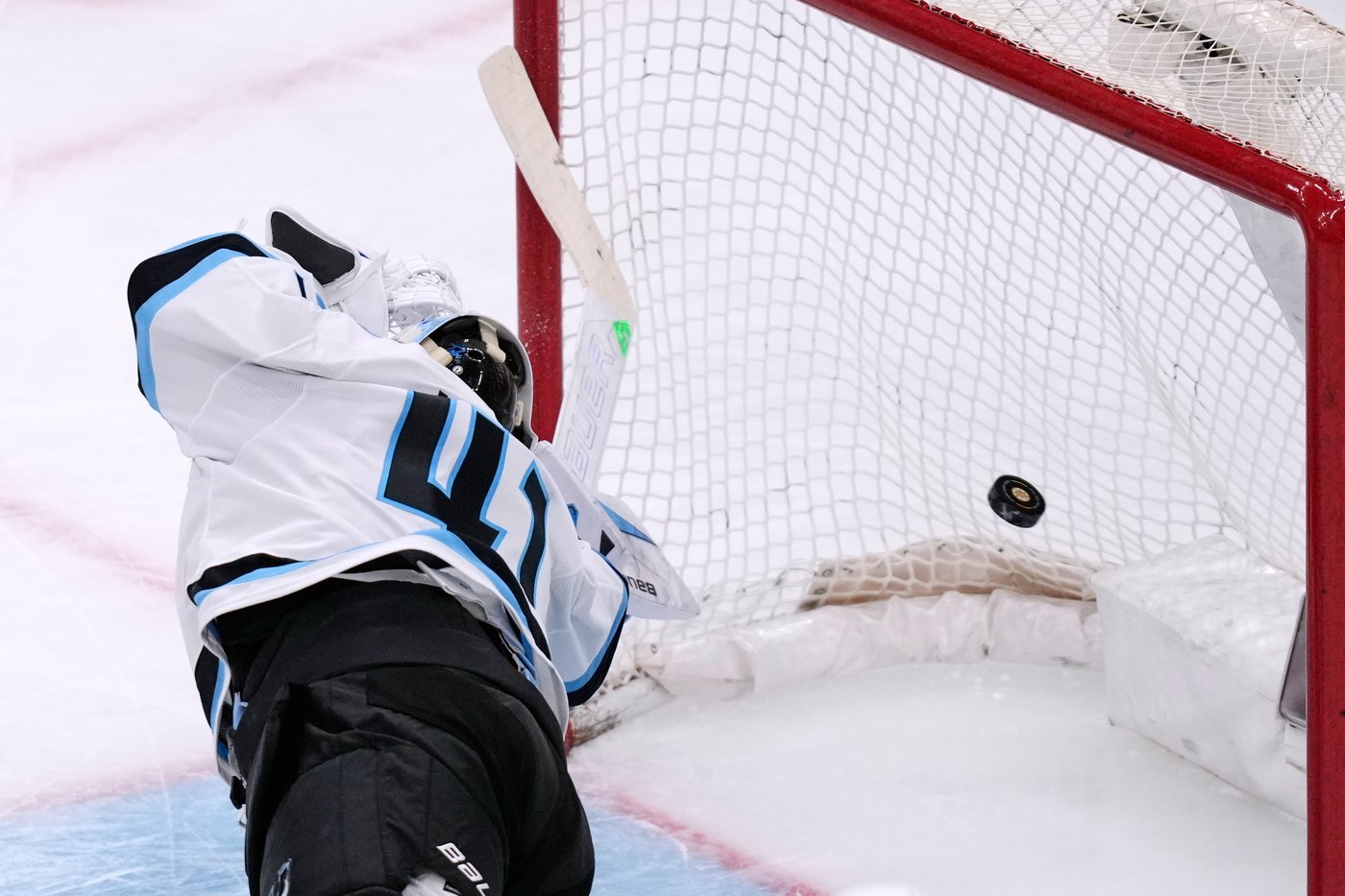 Geekie scores twice and Bruins open 5-game homestand with 4-1 victory over Mammoth | iNFOnews.ca