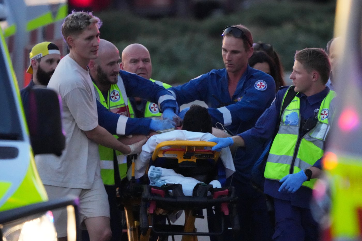 Photos show the scene of a deadly attack on Sydney's Bondi Beach | iNFOnews.ca