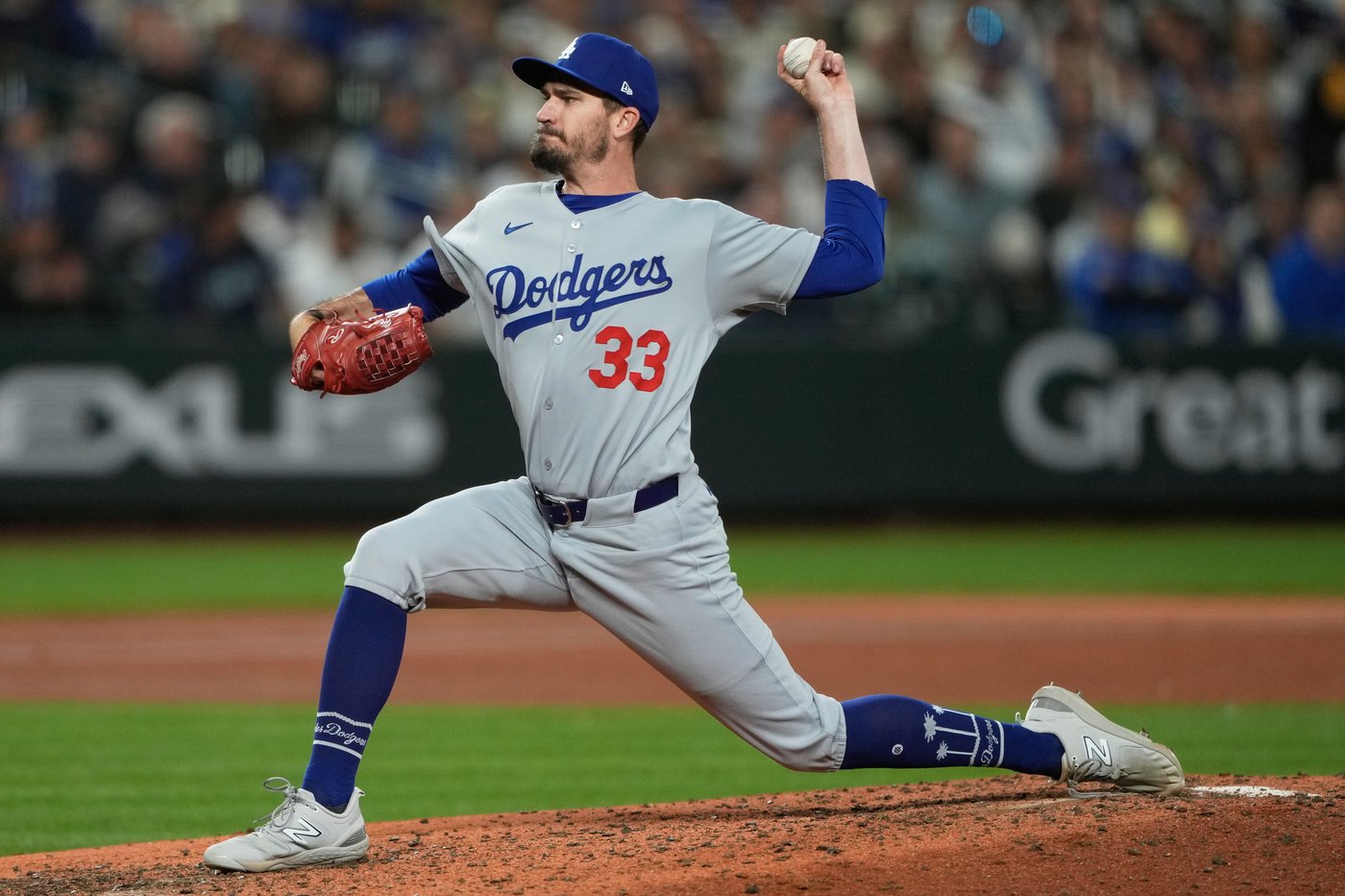 Kiké Hernandez hits go-ahead double in 9th to lift Dodgers past Mariners, 5-3 | iNFOnews.ca