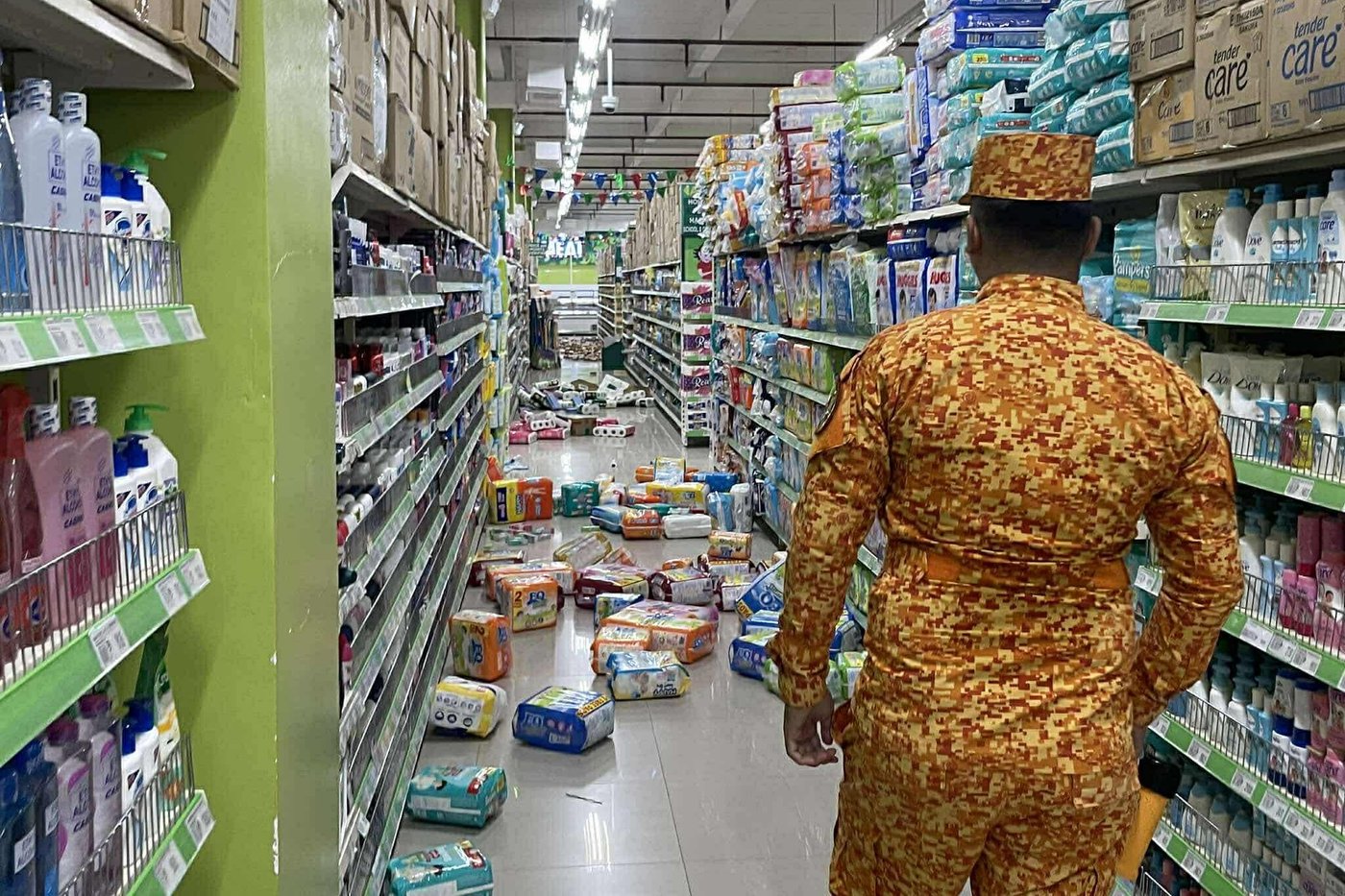 Two powerful quakes strike off southern Philippines, killing at least 7 people | iNFOnews.ca Two powerful quakes strike off southern Philippines, killing at least 7 people | iNFOnews.ca