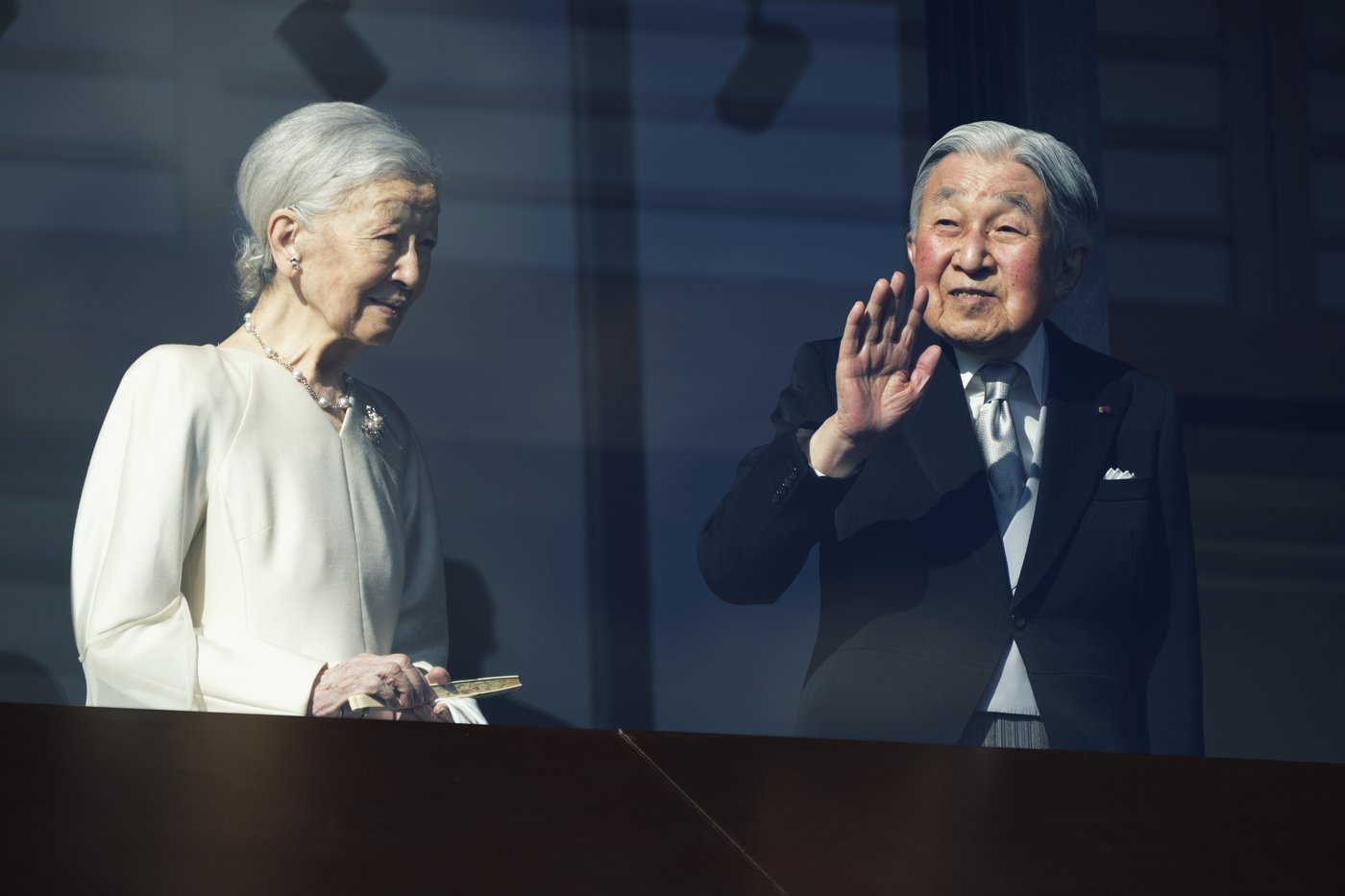 Japan's emperor and his family greet New Year well-wishers | iNFOnews.ca