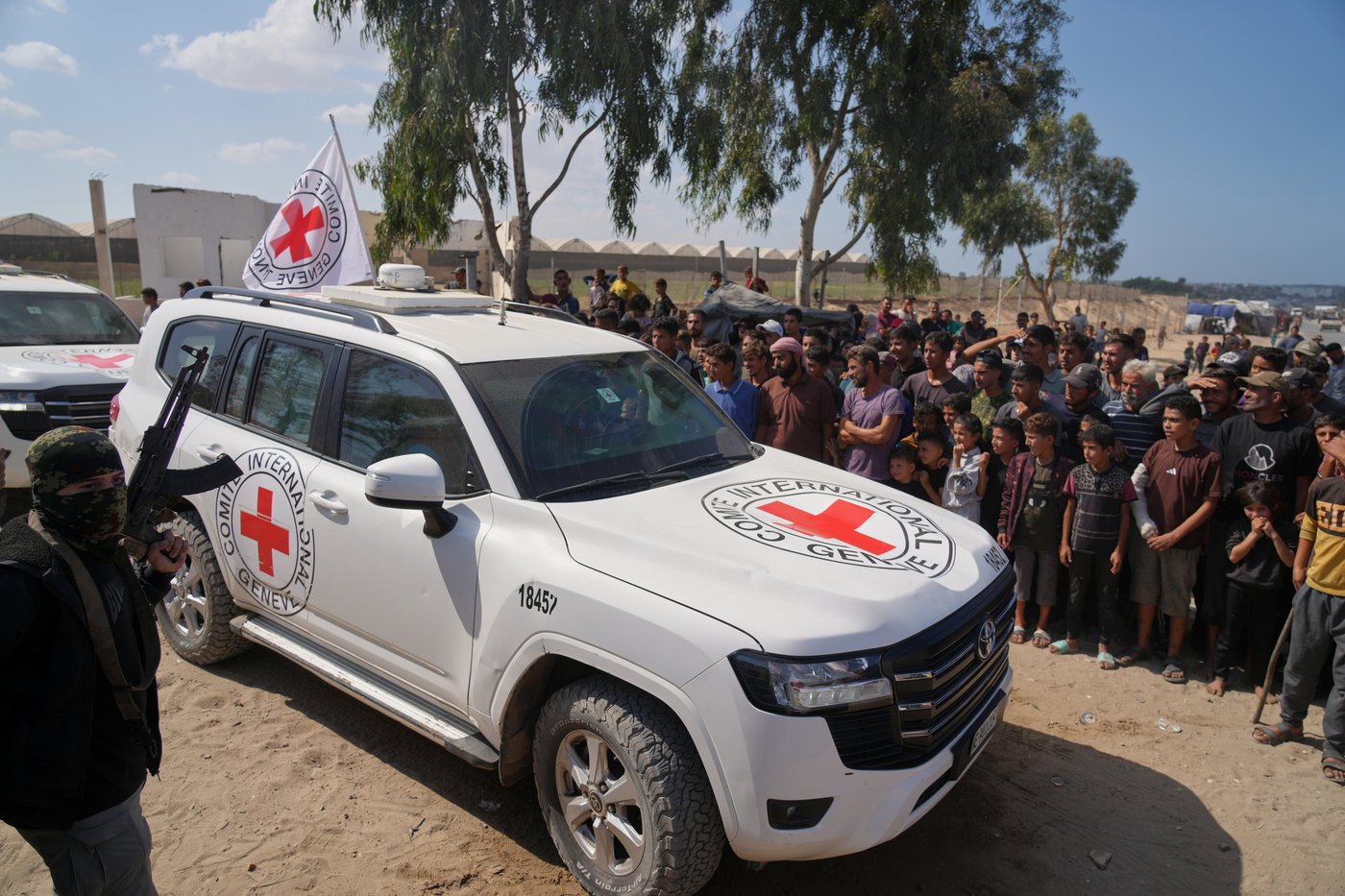 Living hostages and Palestinian prisoners are released as part of ceasefire in Gaza | iNFOnews.ca