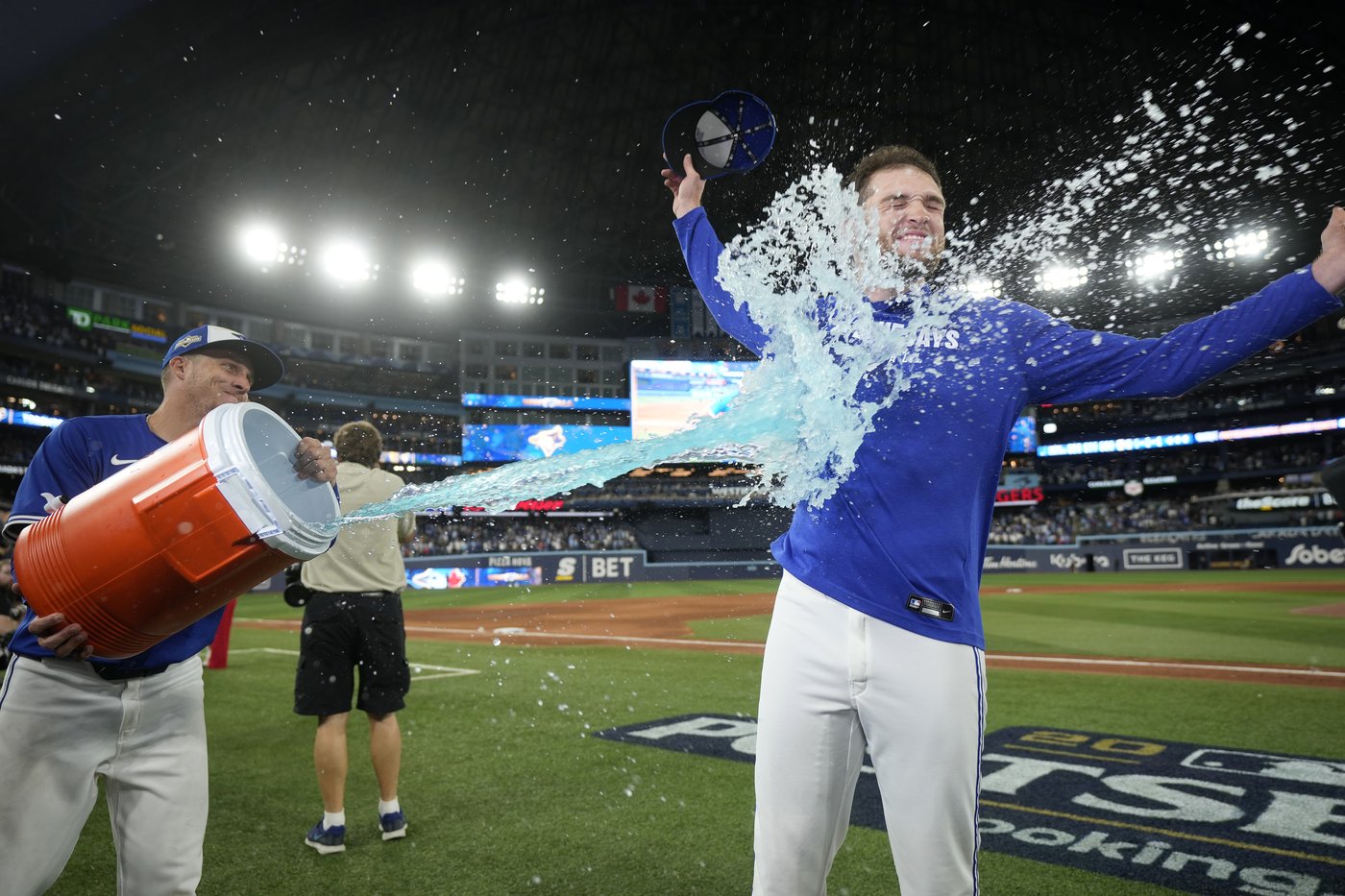 Photo Gallery: Blue Jays beat Yankees 13-7 in Game 2 of ALDS | iNFOnews.ca