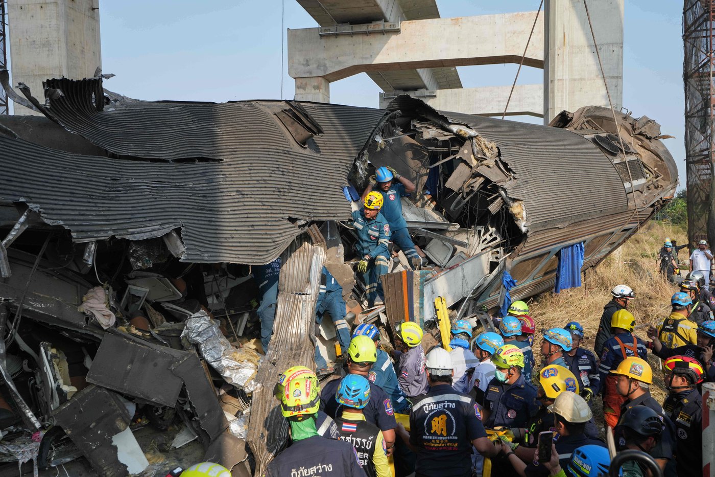 A construction crane falls onto a moving train in Thailand, killing at least 32 people | iNFOnews.ca