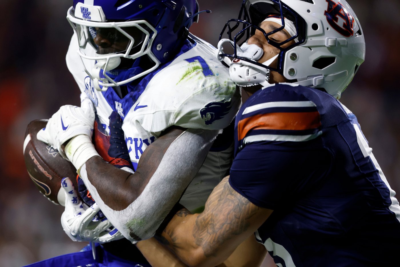 Kentucky notches 7 sacks in a 10-3 victory at Auburn for Wildcats' first SEC win | iNFOnews.ca