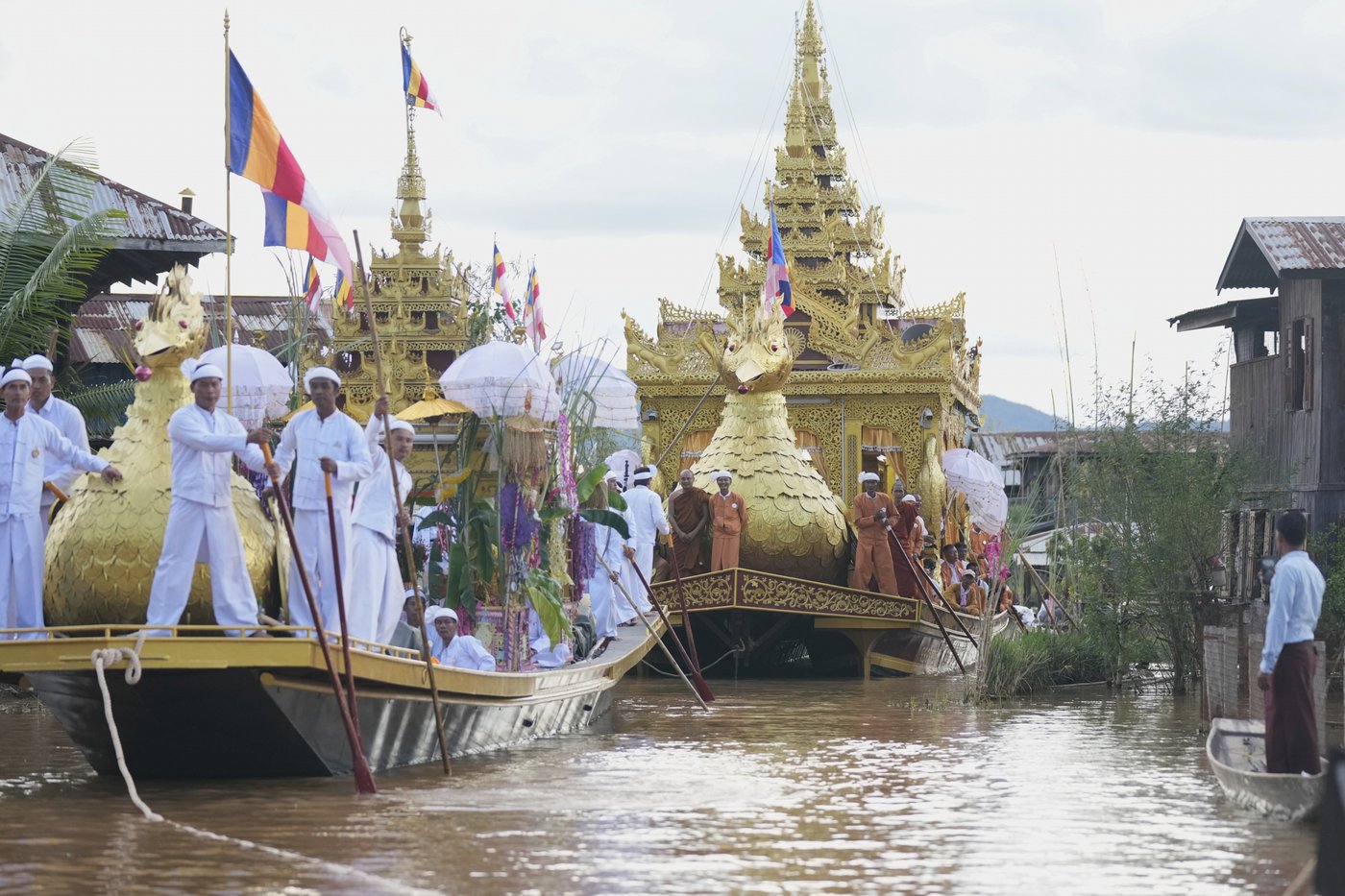 Spectacular lake festival in Myanmar shines despite political upheaval and natural disasters | iNFOnews.ca