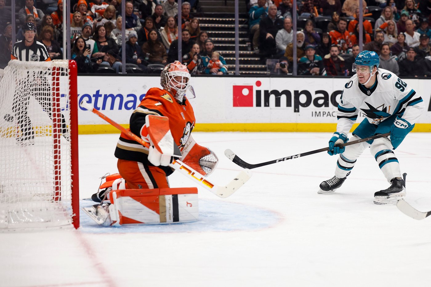 Macklin Celebrini hits 60 points with goal, 2 assists in Sharks' 5-4 victory over Ducks | iNFOnews.ca Macklin Celebrini hits 60 points with goal, 2 assists in Sharks' 5-4 victory over Ducks | iNFOnews.ca