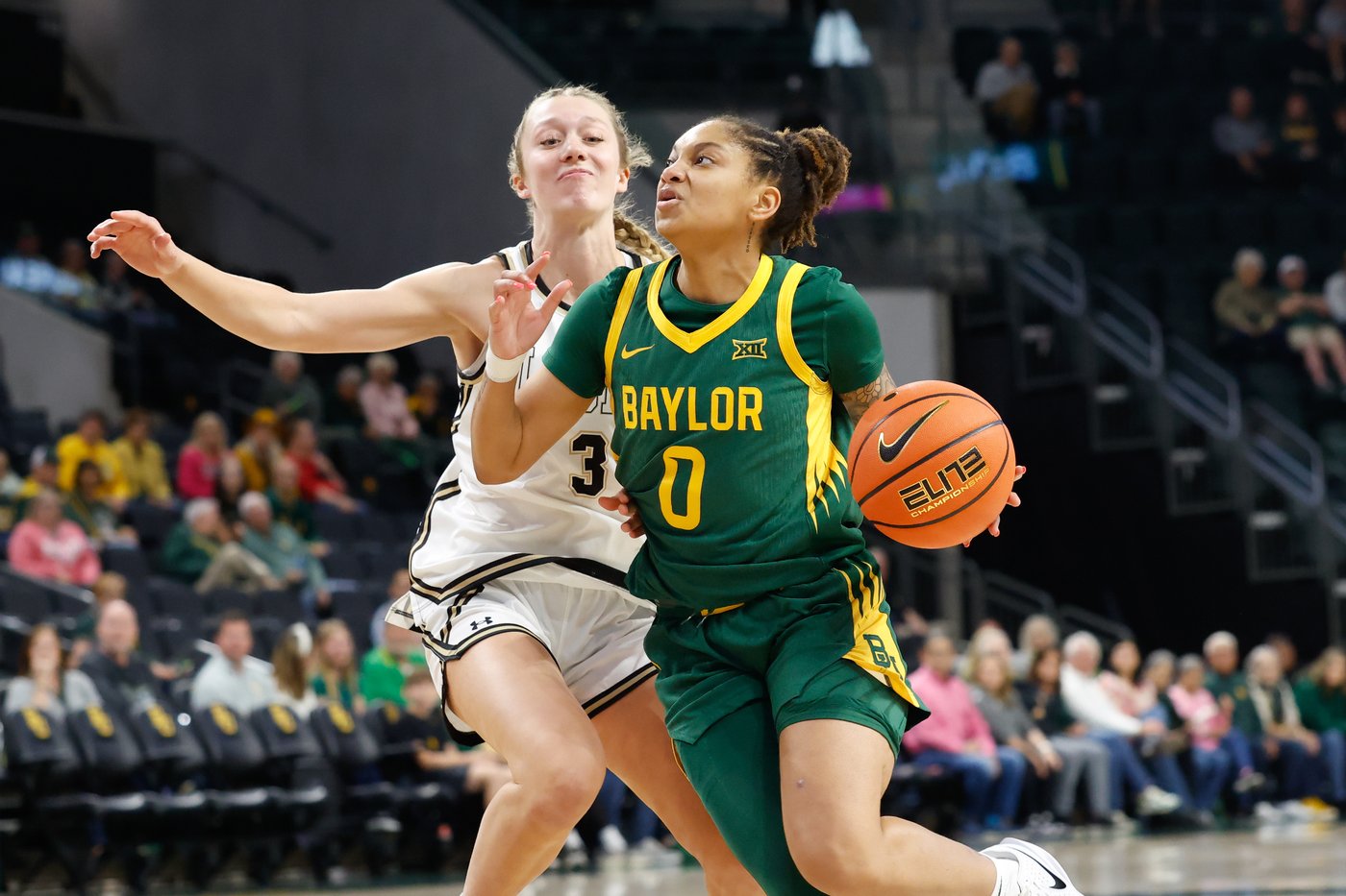 No. 1 UConn's Sarah Strong begins season as AP national player of the week | iNFOnews.ca