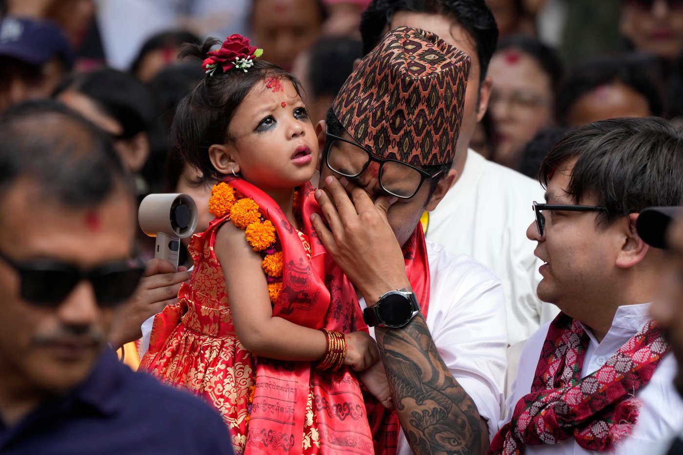 Nepal chooses a 2-year-old girl as new living goddess worshipped by both Hindus and Buddhists | iNFOnews.ca