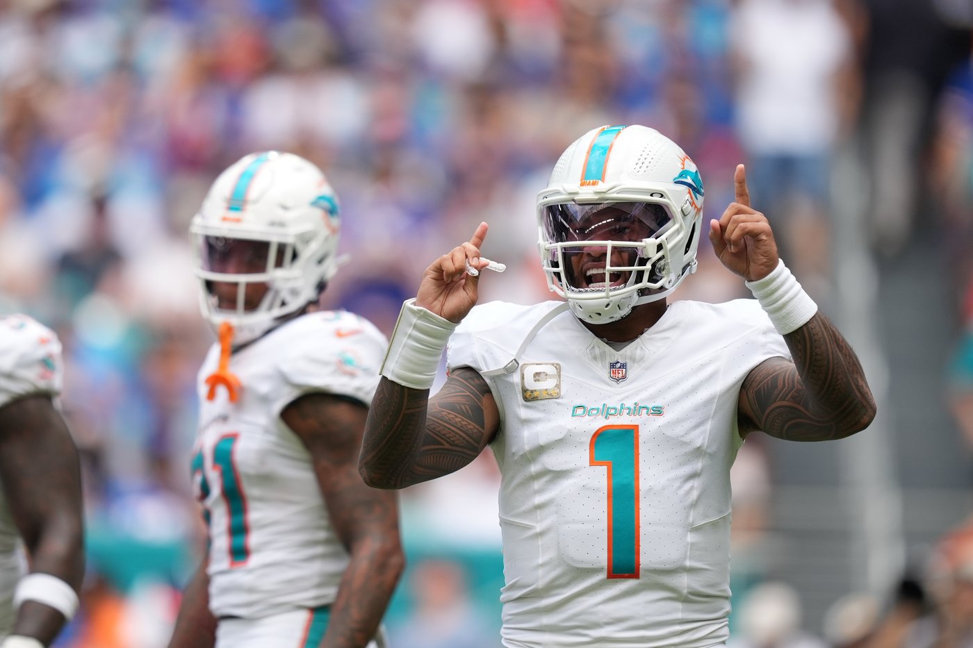 Mike McDaniel laughs off viral photo as Dolphins find joy and belief in win over Bills | iNFOnews.ca Mike McDaniel laughs off viral photo as Dolphins find joy and belief in win over Bills | iNFOnews.ca