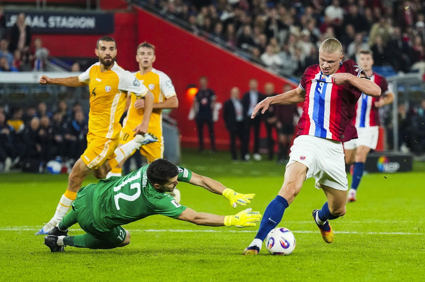 Erling Haaland scores 5 with stitches as Norway routs Moldova 11-1 in World Cup qualifying | iNFOnews.ca