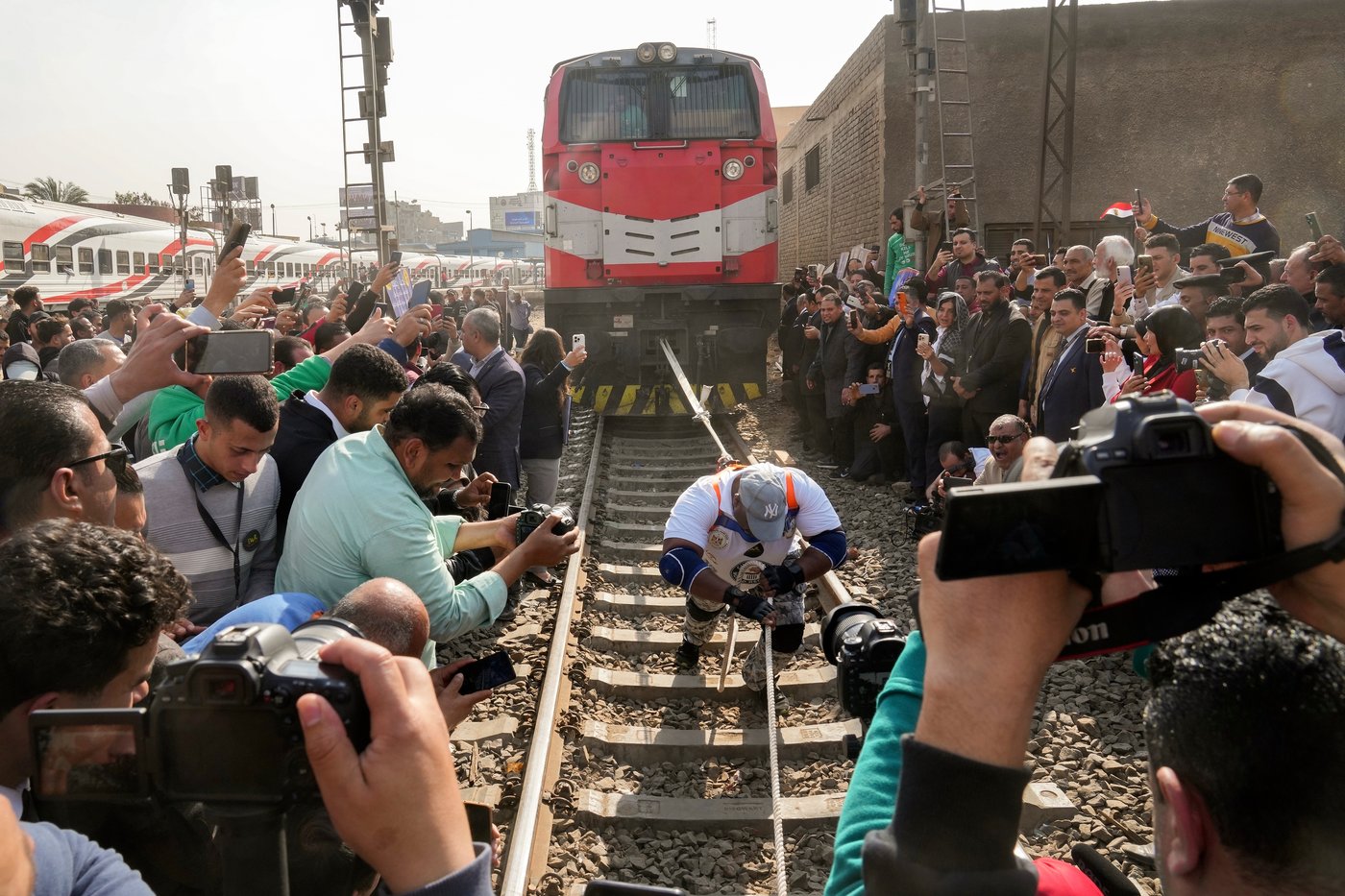 Photos of Egypt’s ‘strongman’ pulling ships, trains and cars in jaw-dropping feats | iNFOnews.ca
