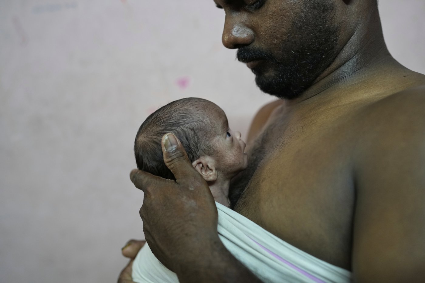 PHOTO ESSAY: Newborn caregiving programs help ease parenting in India | iNFOnews.ca