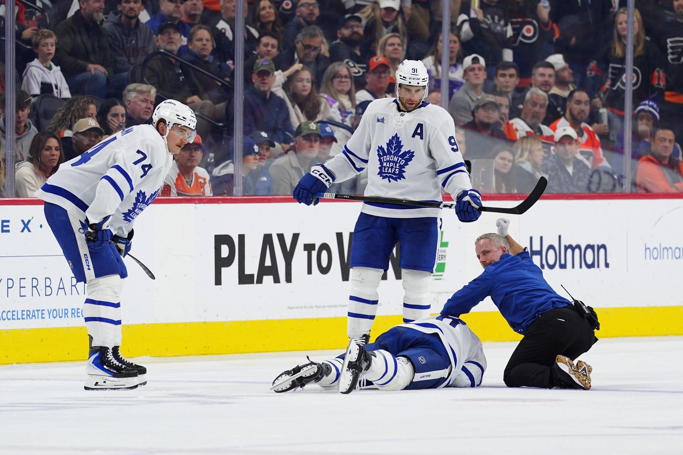 Matthews, Tavares lead Leafs past Flyers 5-2; Tanev stretchered off after collision | iNFOnews.ca Matthews, Tavares lead Leafs past Flyers 5-2; Tanev stretchered off after collision | iNFOnews.ca