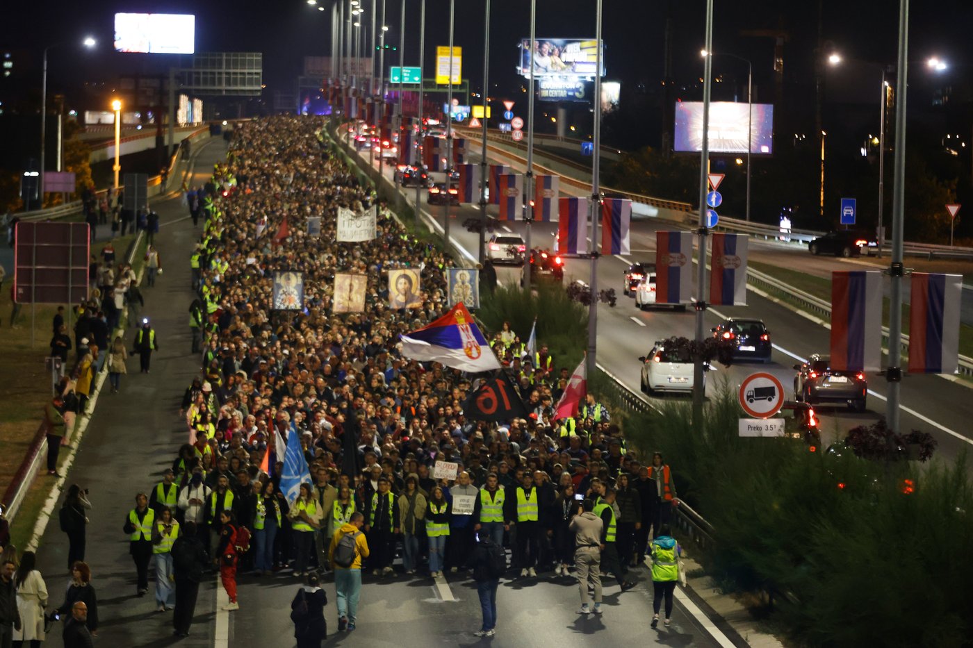 Thousands march in Serbia in persistent resistance to autocratic leader Vucic | iNFOnews.ca
