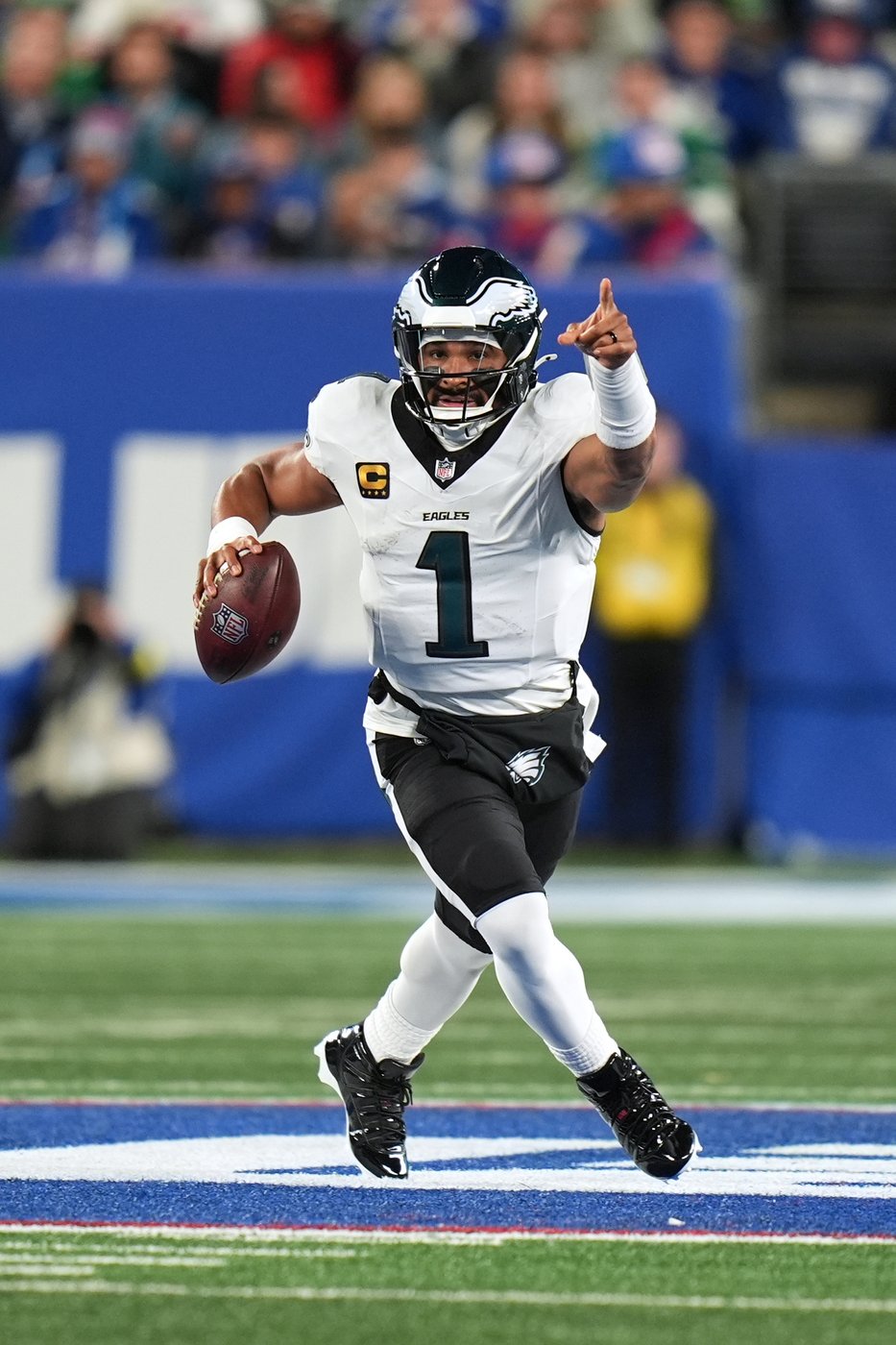 Jalen Hurts throws an interception among mistakes that lead to the Eagles' 2nd consecutive loss | iNFOnews.ca Jalen Hurts throws an interception among mistakes that lead to the Eagles' 2nd consecutive loss | iNFOnews.ca