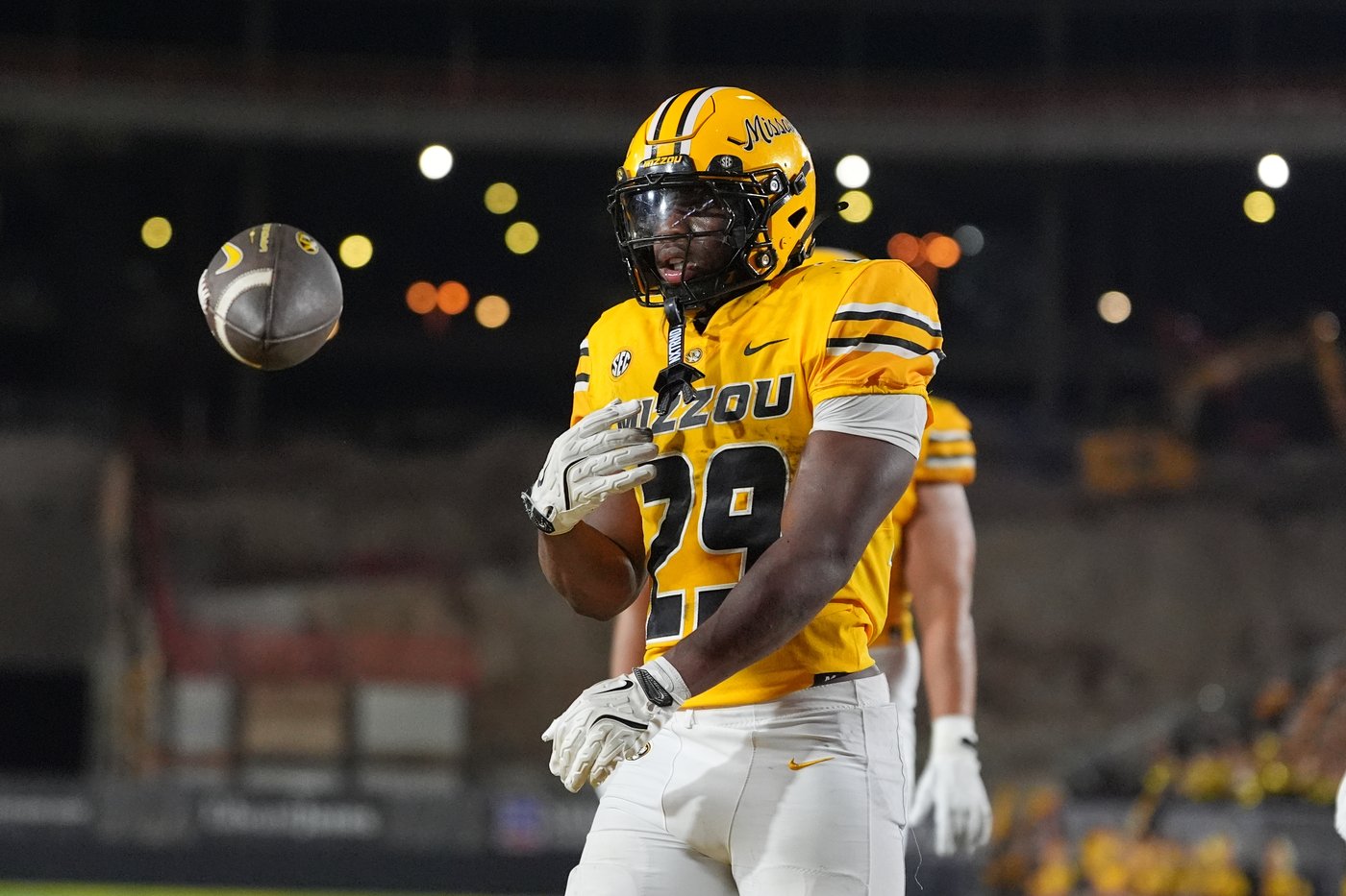 Pribula completes Missouri-record 21 straight passes, No. 20 Tigers beat UMass 42-6 | iNFOnews.ca
