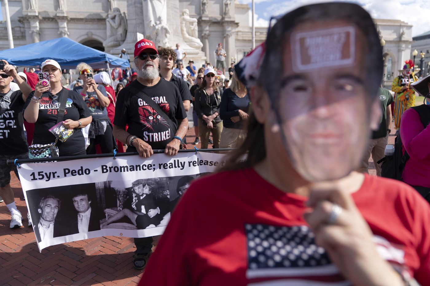 Photos of protests during fourth week of Trump's DC crime crackdown | iNFOnews.ca
