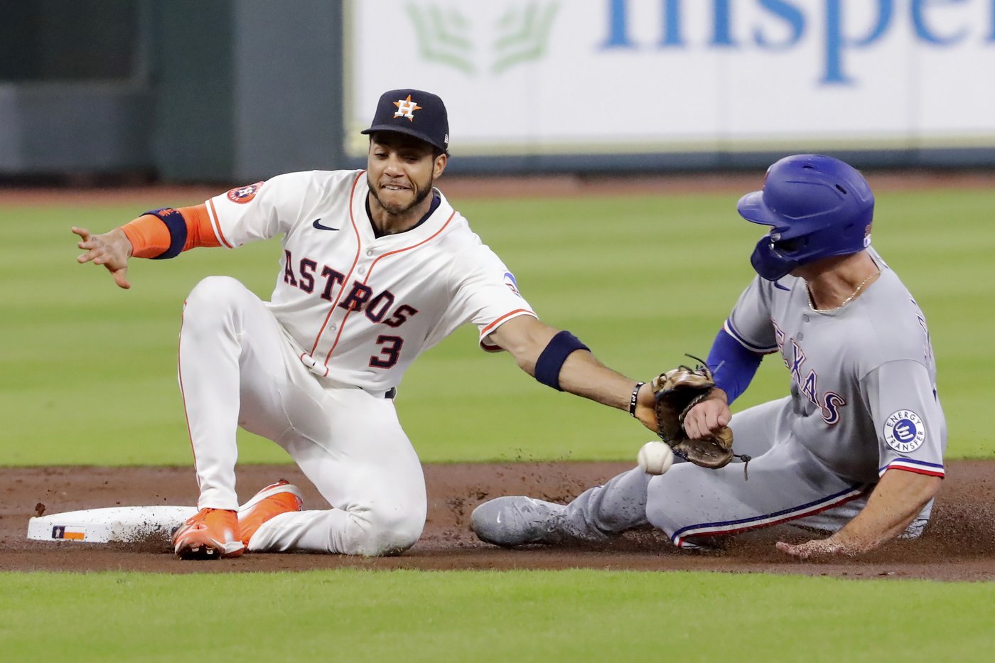 Altuve's homer lifts Astros to sweep Rangers, take AL West lead | iNFOnews.ca