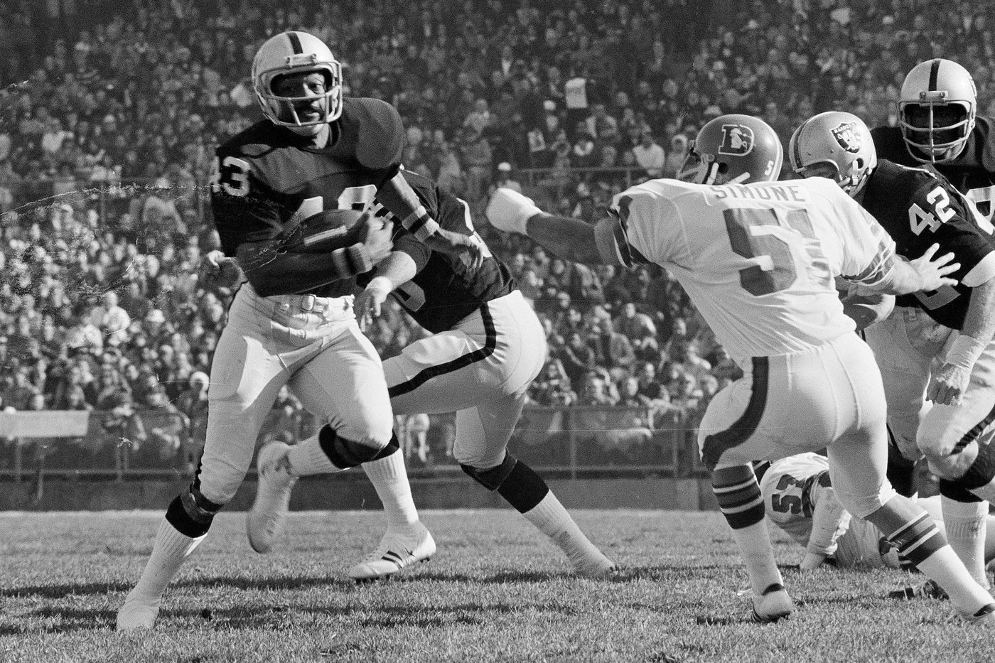 Raiders legend George Atkinson, known for his fierce hits, dies at 78 | iNFOnews.ca Raiders legend George Atkinson, known for his fierce hits, dies at 78 | iNFOnews.ca